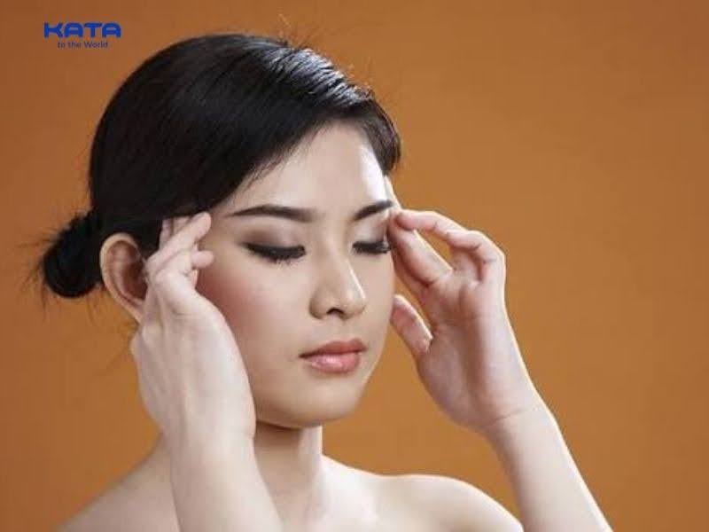 Day ấn nhẹ vùng thái dương