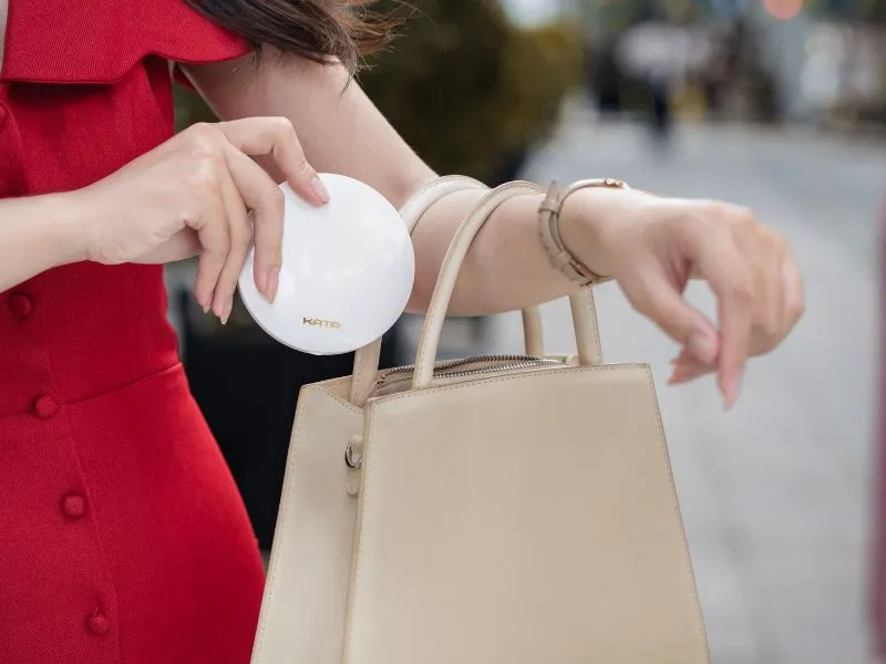 Gương trang điểm LED cầm tay KATA Miro O2 Pocket