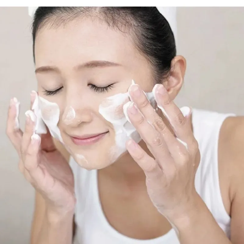 Tiến hành rửa mặt thật sạch