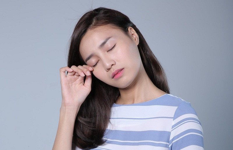Dùng máy massage mắt trong thời gian dài gây mỏi mắt