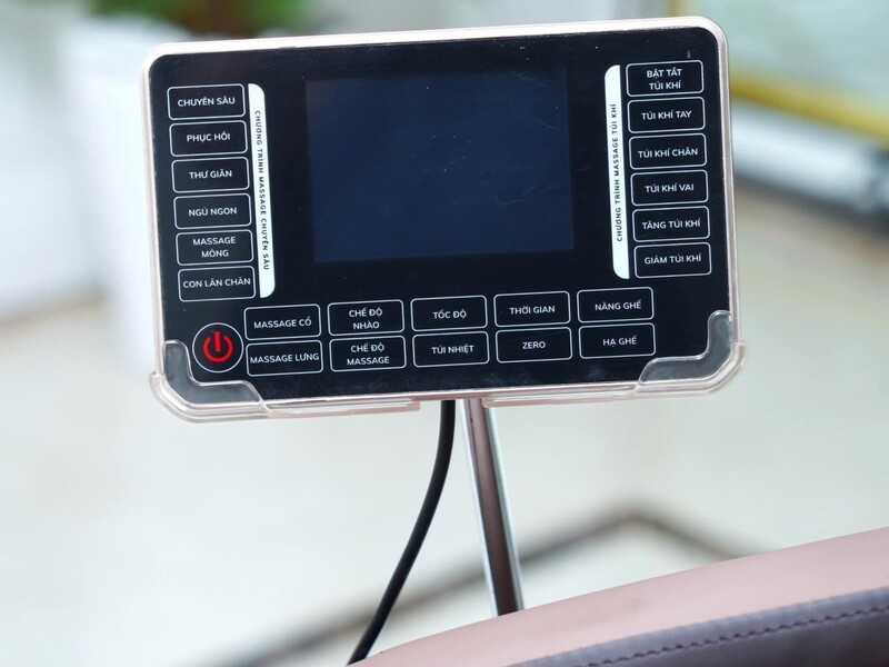 Màn hình LCD rõ nét, nhiều công năng của ghế massage KATA MC03