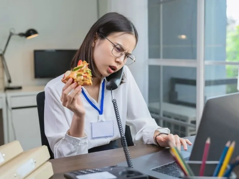 Thói quen ăn uống thiếu kiểm soát