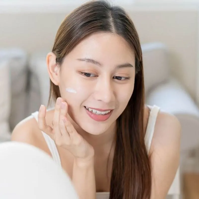 Nên dùng gương LED dùng pin hay cắm điện