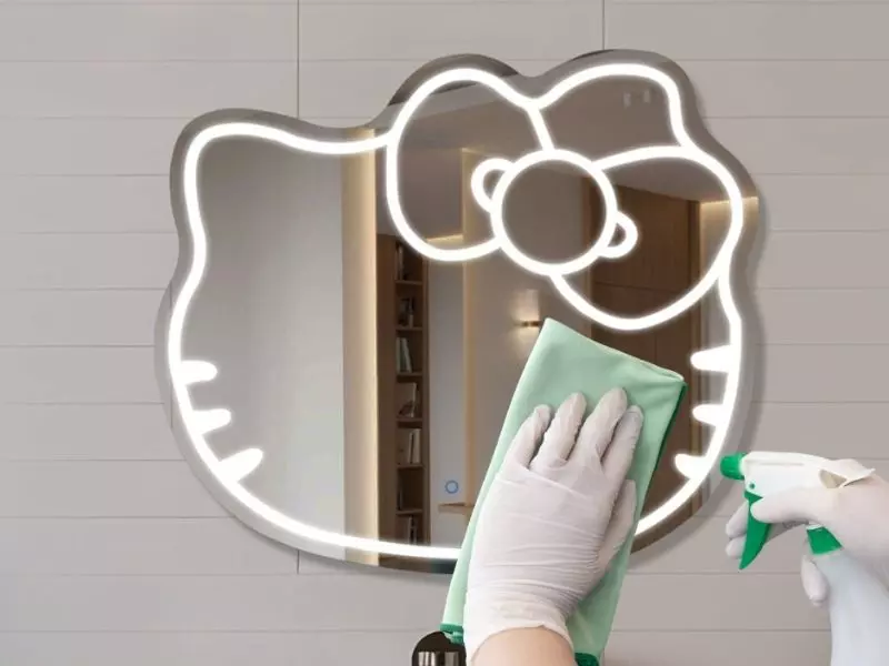 Cách vệ sinh và bảo quản gương led trang điểm đúng cách 