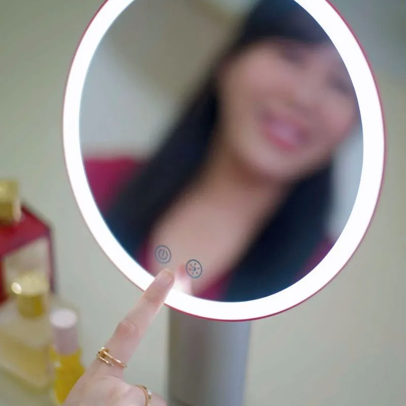 Gương có đèn led có nhiều chế độ ánh sáng