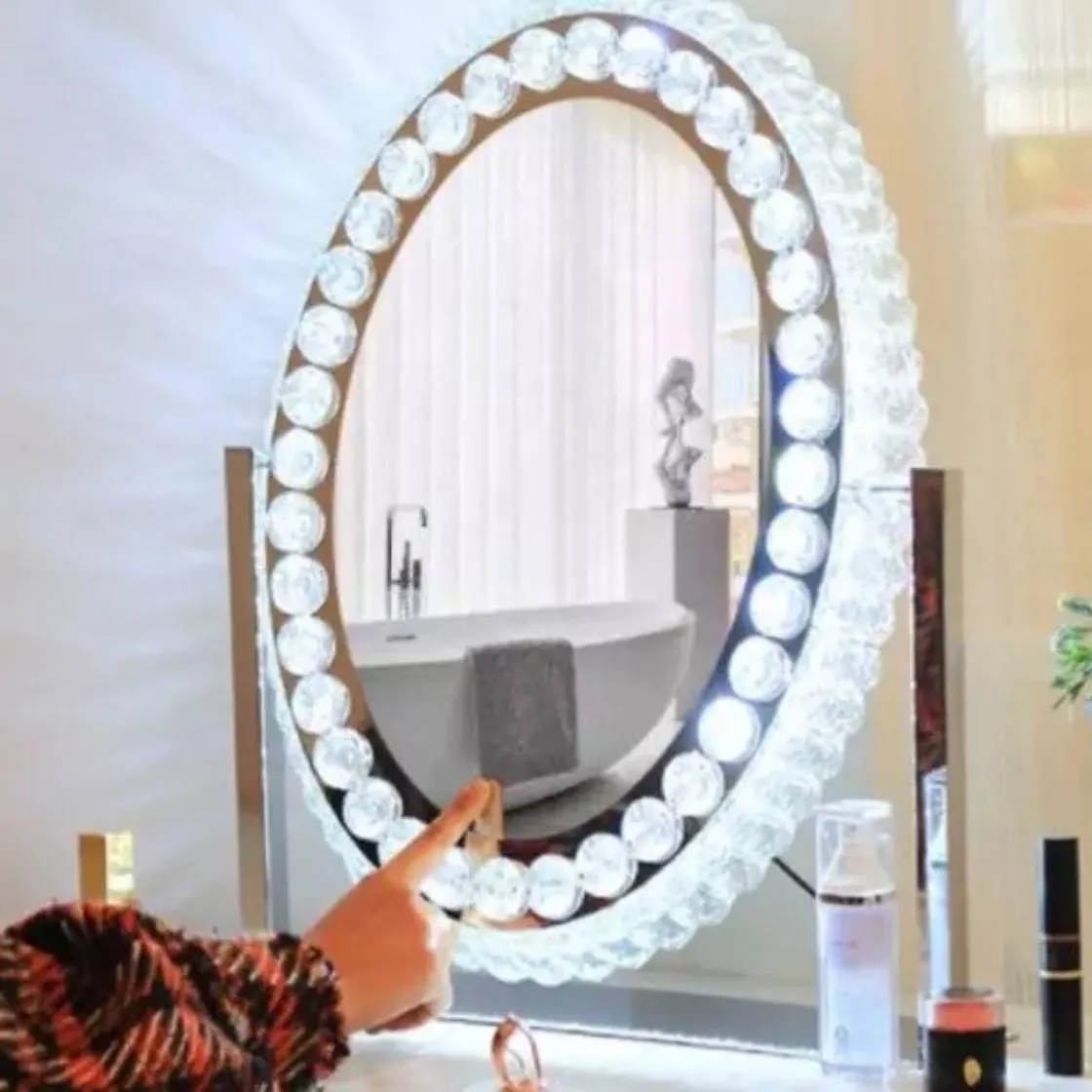 Gương LED trang điểm viền kim cương