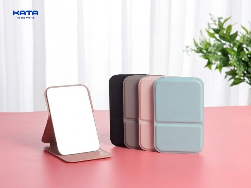 Gương để bàn mini gấp gọn dễ dàng gấp lại khi di chuyển hoặc dựng đứng để bàn khi trang điểm
