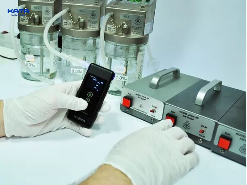Cần chuẩn bị máy và dung dịch trước khi hiệu chuẩn