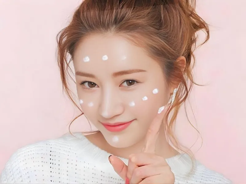 Người thường xuyên làm việc và hoạt động ngoài trên nên sử dụng kem chống nắng lai