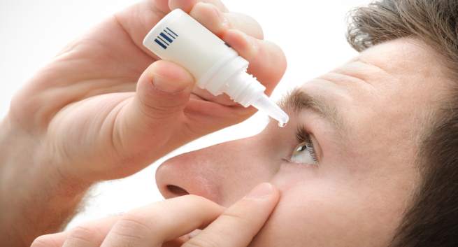 Lạm dụng thuốc nhỏ mắt là thói quen gây hại cho mắt