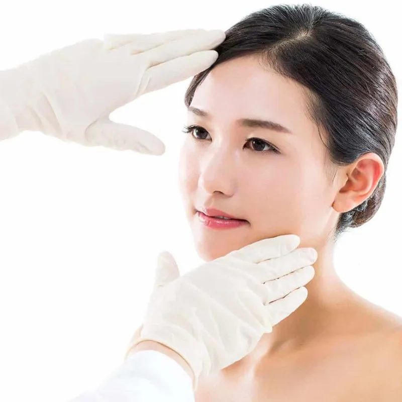 Tư vấn và thăm khám da cùng bác sĩ