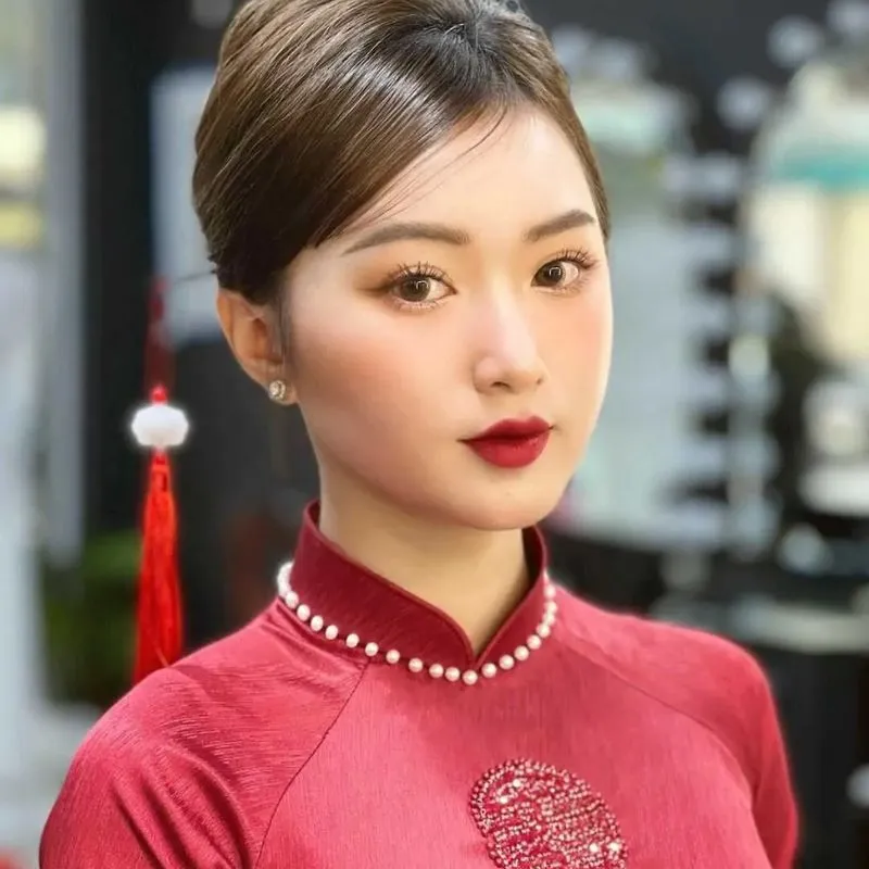 Vì sao make up ăn hỏi cần chú ý đến áo dài?