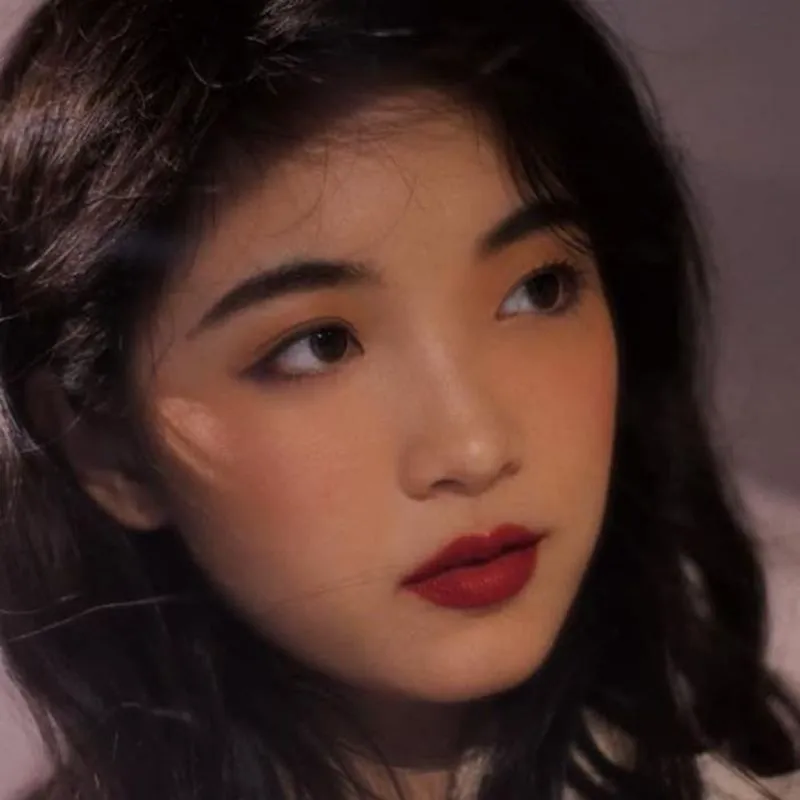 Trang điểm mắt trong makeup cô dâu thập niên 90