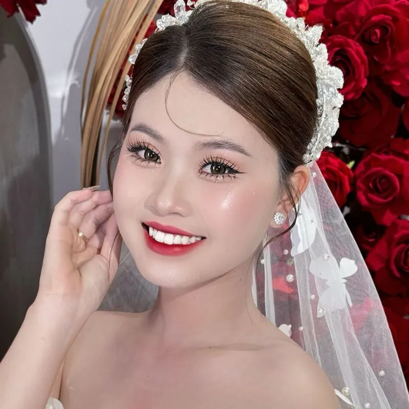 Makeup cô dâu tone đỏ ngọt ngào