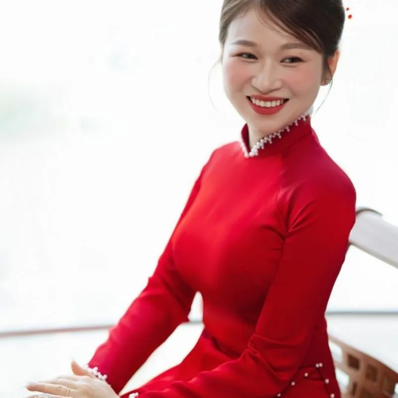 Makeup cô dâu tone đỏ nhẹ nhàng