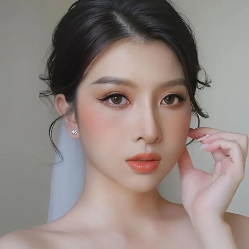 Makeup cô dâu tone hồng cam trẻ trung