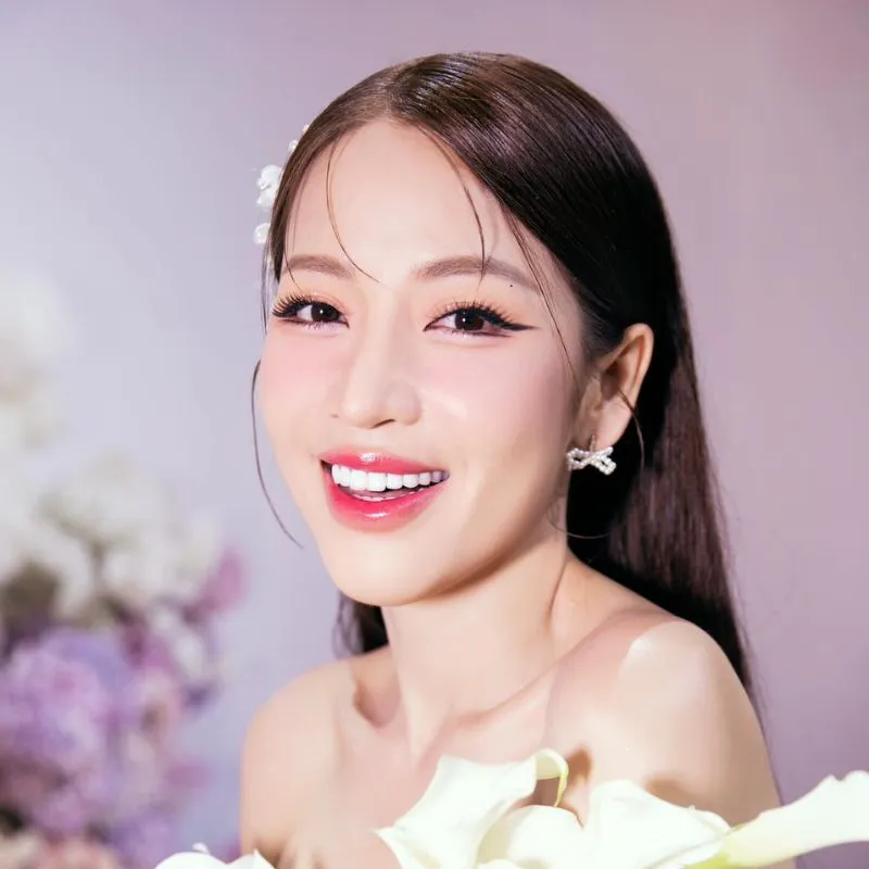 Makeup cô dâu tone hồng đào nhẹ nhàng
