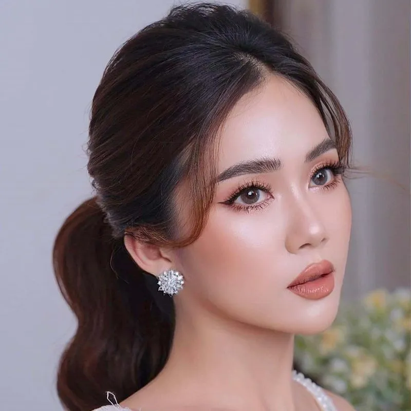 Kiểu makeup tone cô dâu Tây mắt khói quyến rũ 