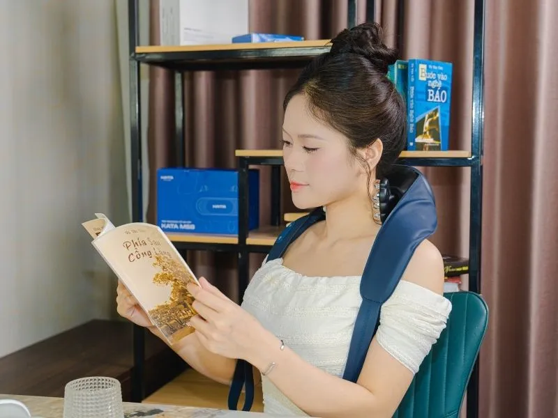 Giá máy massage cổ vai gáy