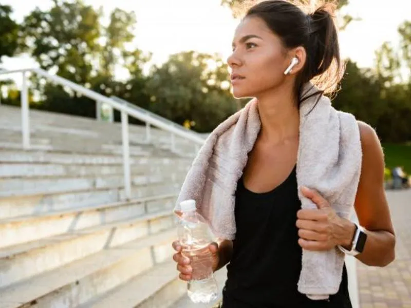  Kết hợp nghe nhạc hoặc podcast