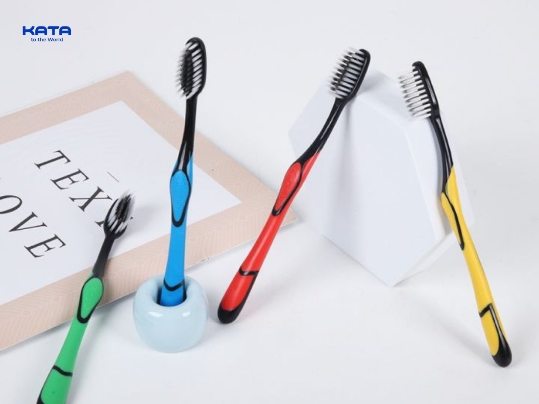 Bàn chải thường là một công cụ dùng để chăm sóc sức khỏe răng miệng phổ biến 