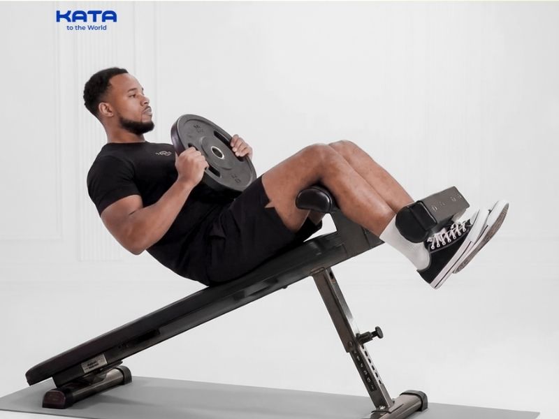 Bài tập Weighted Decline Sit-up tác động vào nhóm cơ bụng chính