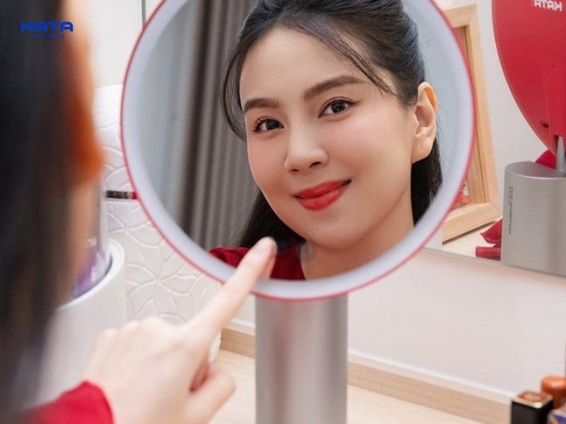 Soi gương thường xuyên, não bộ sẽ quen với hình ảnh đó