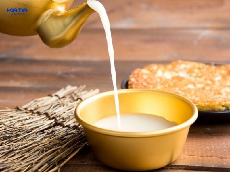 Rượu nếp thường có nồng độ cồn dao động từ 35 đến 45 độ nếu là rượu nếp chưng cất truyền thống