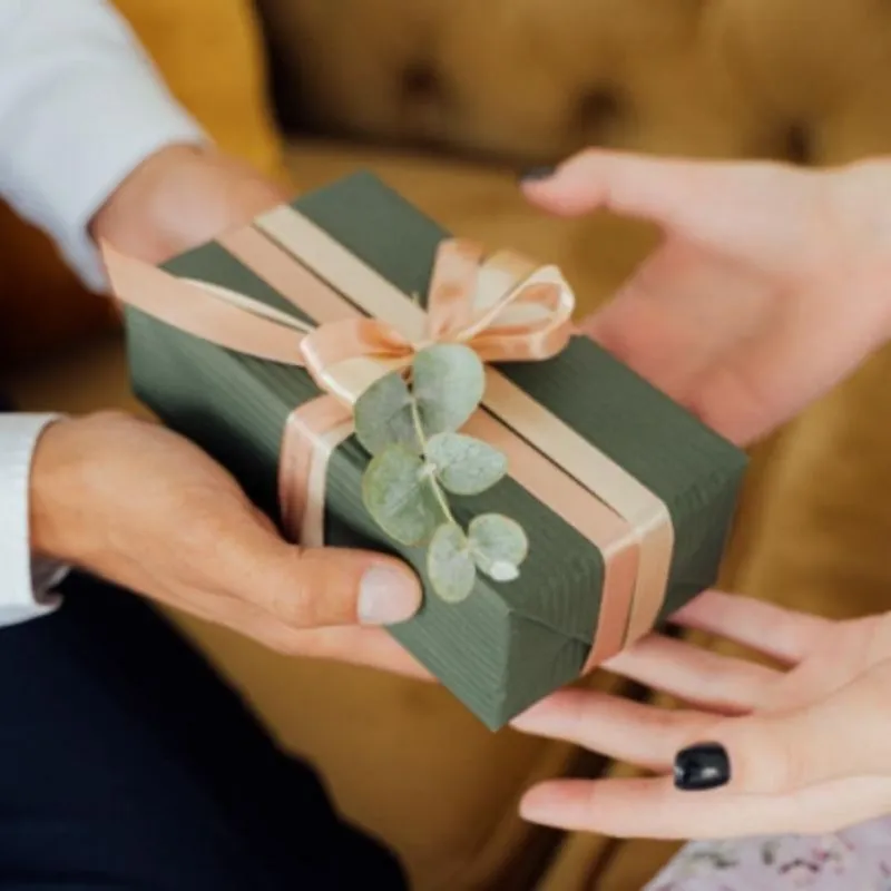 Tiêu chí chọn quà tặng chia tay cho nhân viên