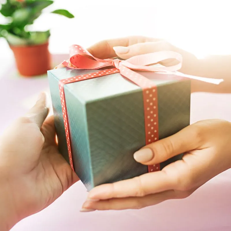 Cách chuẩn bị quà tặng cho dược sĩ đúng mực và ý nghĩa