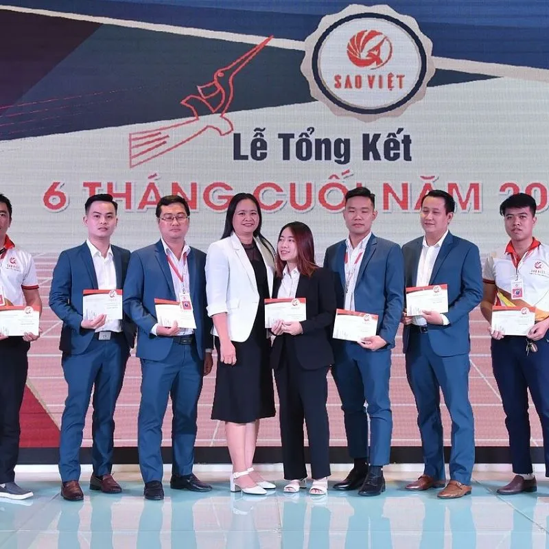 Những dịp lễ để tặng quà cho nhân viên bất động sản