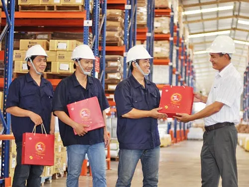 Nhiều dịp trong năm để tặng quà cho nhân viên kỹ sư điện 