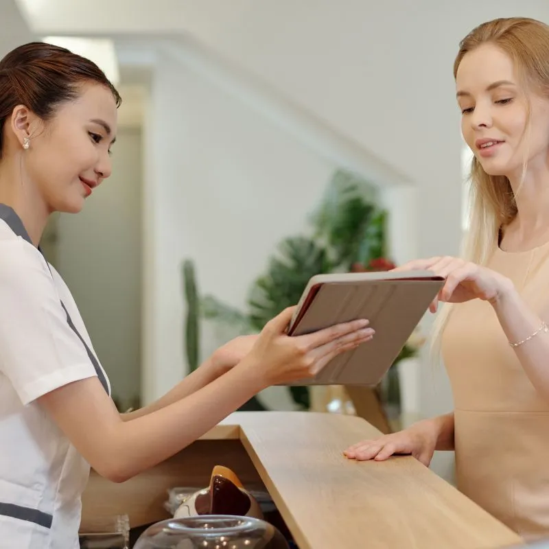 Tiêu chí lựa chọn quà tặng cho nhân viên spa