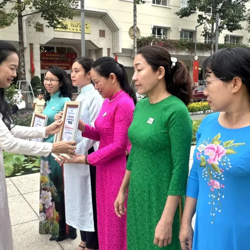 Bí quyết chọn quà tặng hội phụ nữ phù hợp từng dịp lễ lớn