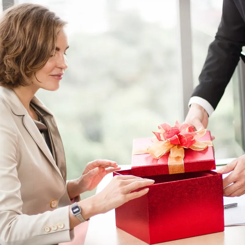 Tiêu chí lựa chọn quà tặng khách hàng đầu tư tài chính
