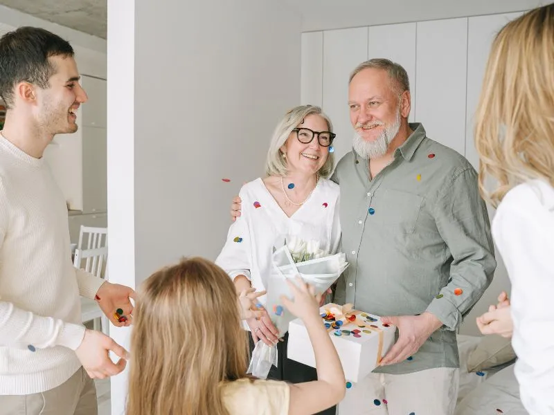 Tiêu chí chọn quà tặng kỷ niệm 30 năm ngày cưới bố mẹ