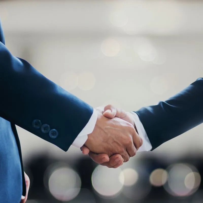 Ngày Doanh Nhân Việt Nam: Bạn Nên Tặng Quà Cho Ai?