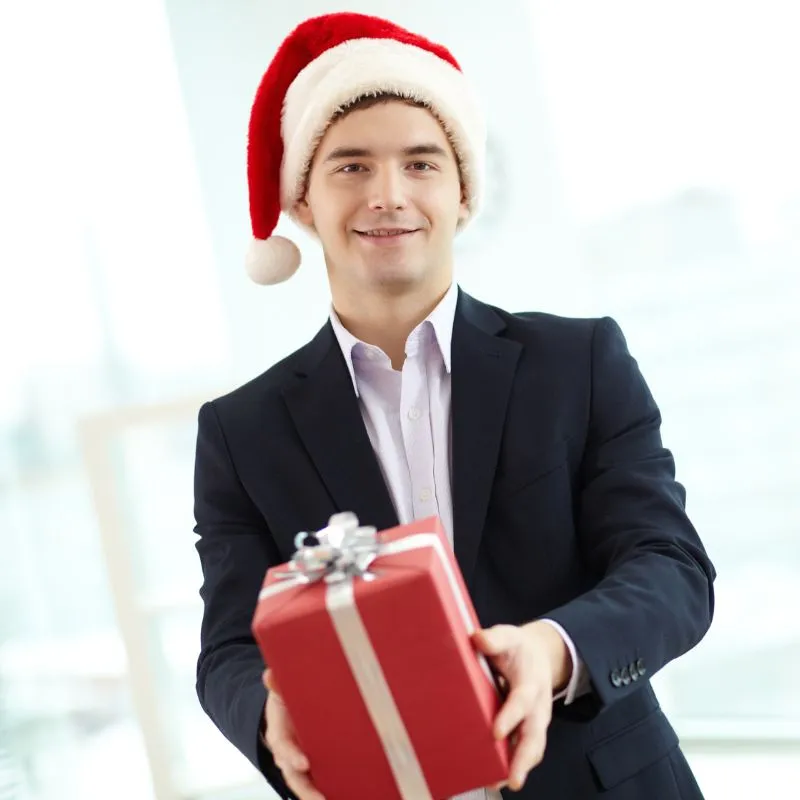 Những món quà tặng ngày lễ Giáng Sinh ý nghĩa dành cho nhân viên