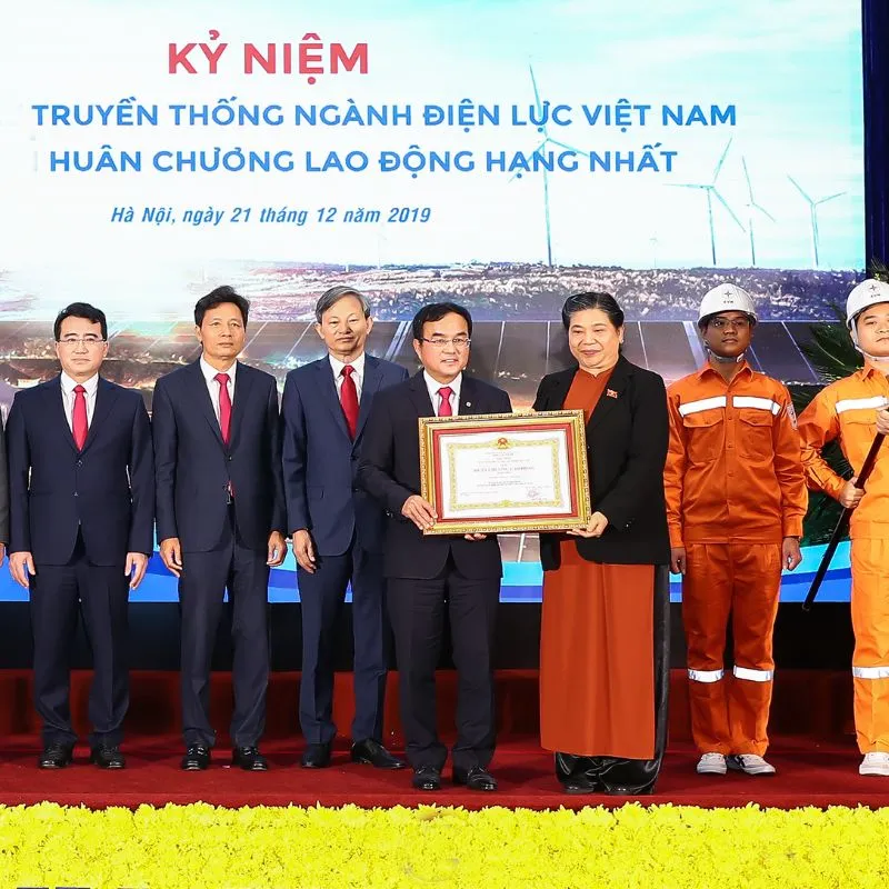 Khích lệ tinh thần làm việc