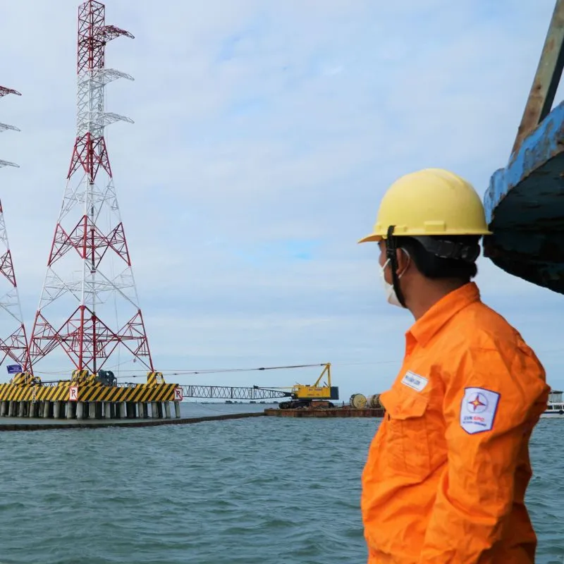 Tôn vinh và tri ân nhân viên ngành điện lực