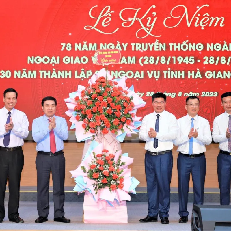 5+ Quà tặng ngày truyền thống ngành Ngoại giao 28.8 ý nghĩa và thiết thực