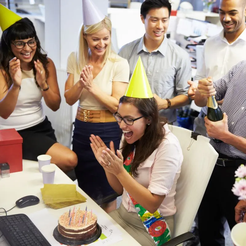 Ý nghĩa quà tặng sinh nhật nhân viên