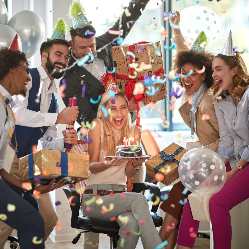 Những món quà tặng sinh nhật nhân viên không thể bỏ qua trong doanh nghiệp