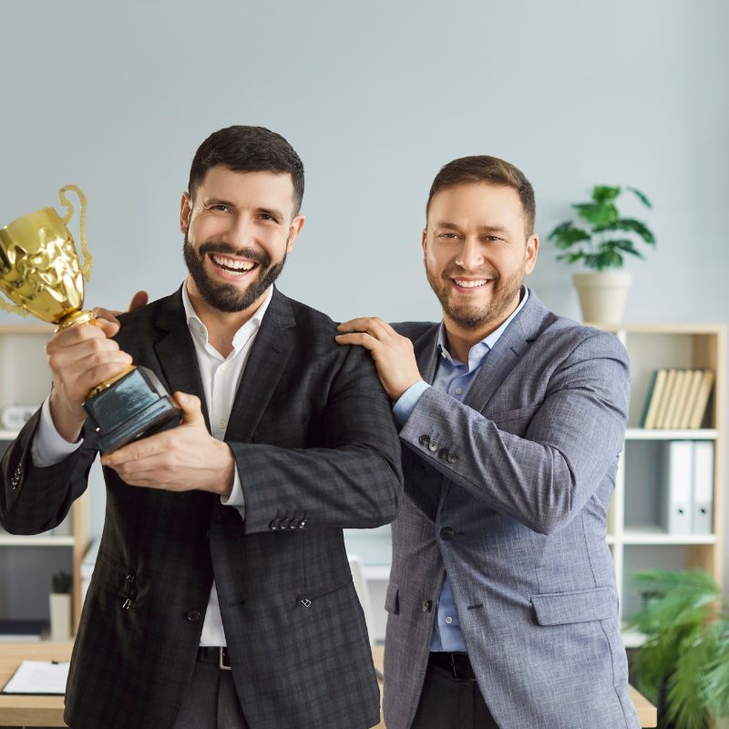 Cách chọn quà tặng vinh danh, khen thưởng để ghi nhận thành tích nhân viên