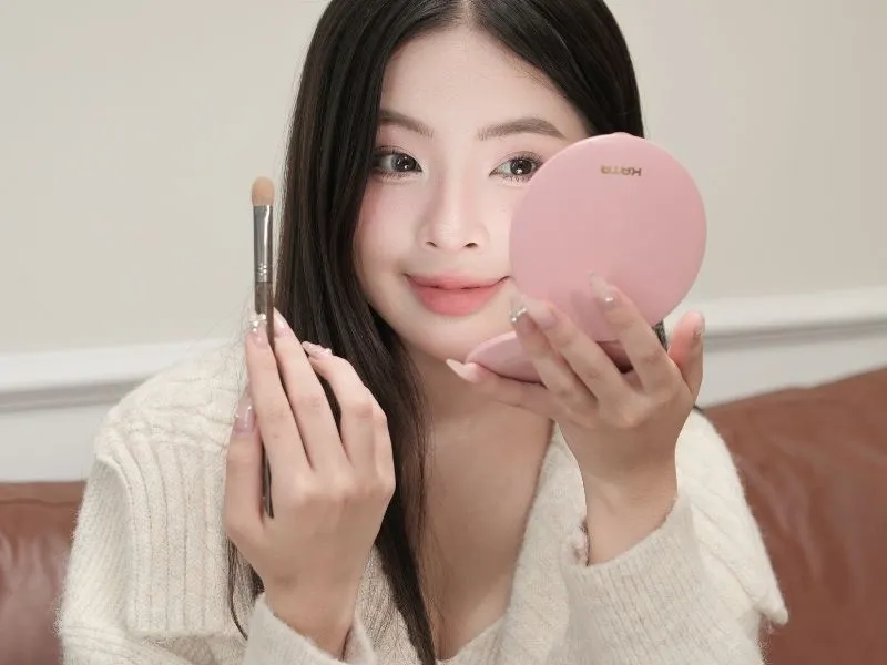 Đèn LED tích hợp hỗ trợ makeup chuẩn ánh sáng