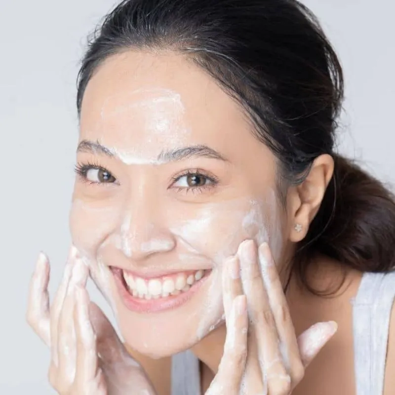 6 bước rửa mặt đúng cách với sữa rửa mặt 