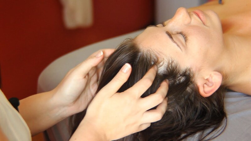 Lợi ích rõ thấy nhất của việc massage đầu đó là bạn sẽ cảm thấy sảng khoái, thư giãn hơn sau khi thực hiện