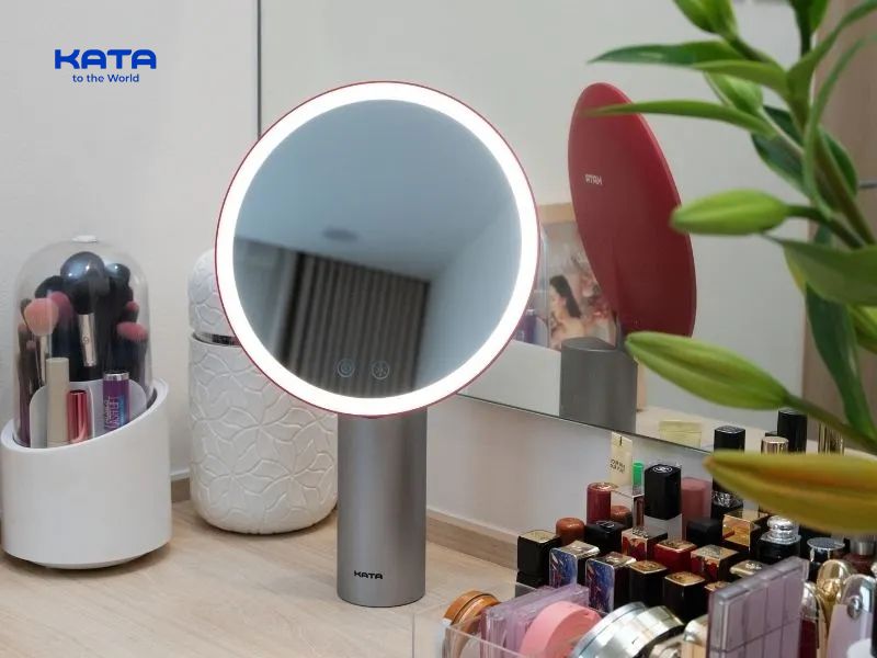 Gương trang điểm để bàn có đèn LED phù hợp sử dụng khi trang điểm