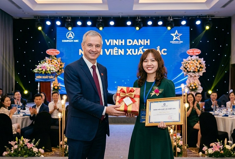 Doanh nghiệp nên tặng quà gì dịp 8/3 cho nhân viên nữ xuất sắc?