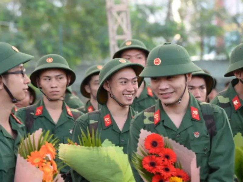 Lưu ý khi chọn quà cho bạn trai đi nghĩa vụ